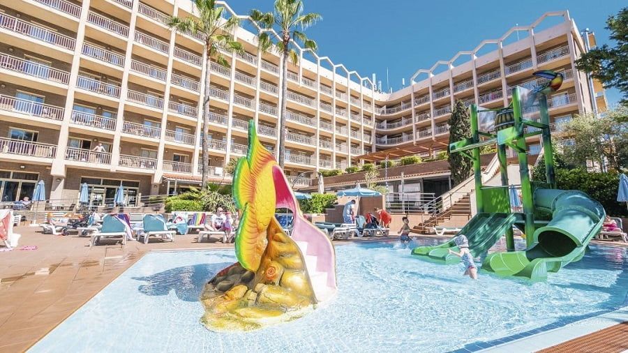 hotel adaptado para bebés y niños pequeños en la costa dorada