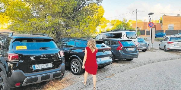 Nuevas quejas vecinales en Salou a causa de los estacionamientos de forma irregular