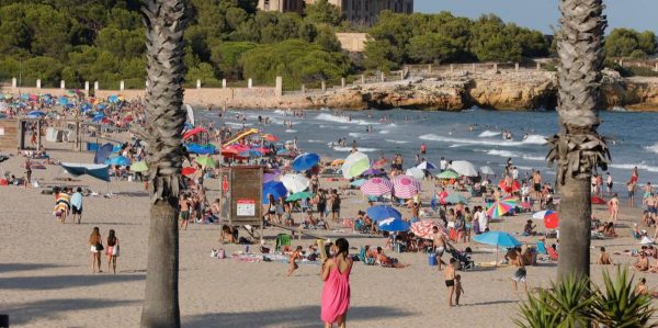 Un verano difícil en las playas de Tarragona