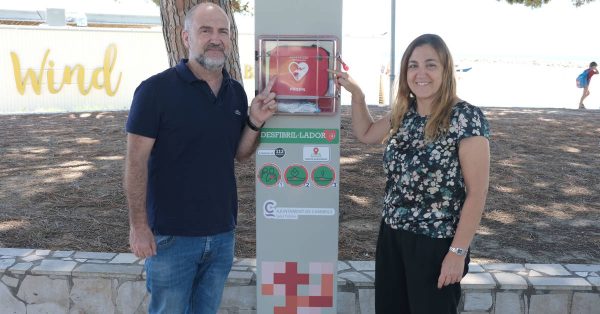 Cambrils instal·la sis nous desfibril·ladors al municipi